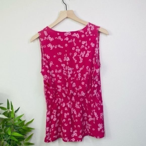 Chelsea28 Floral Print Flattering Twist Front V-Neck Lightweight Sleeveless Top - Picture 3 of 8